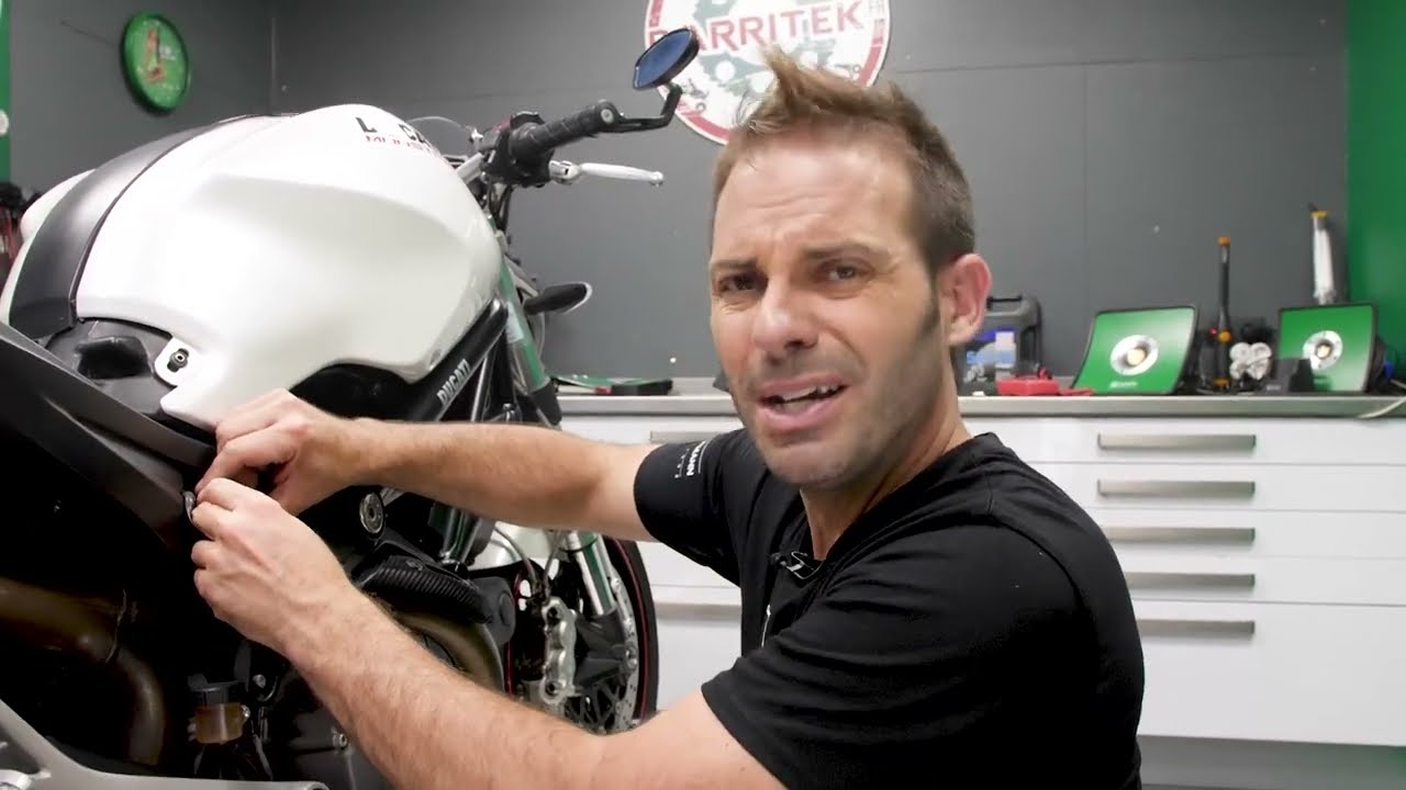 Diagnosi Moto di Didier / Episodio 2 / Ducati Monster 696 / La spia di servizio si accende
